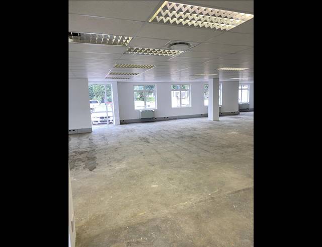 349M² OFFICE TO LET IN WATERFRONT